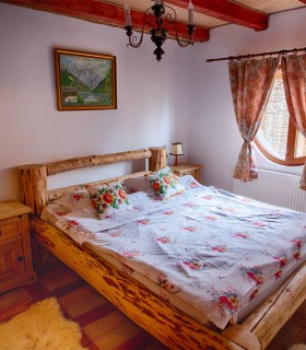 Spend 2 nights in the Hobbit Cottage in Taramul de Vis, Valcea