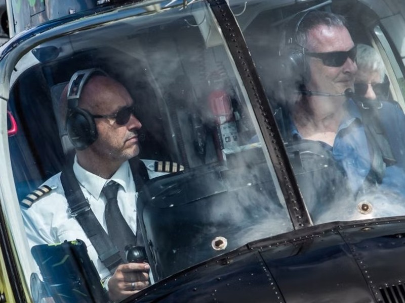 Fly with a Buzz helicopter and a souvenir photo for 2 people to 53 locations of your choice in the UK