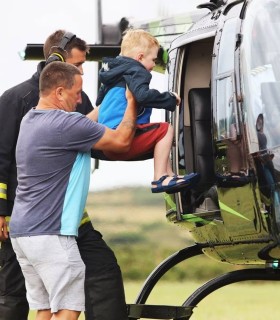 Zbor cu un elicopter Buzz si o fotografie suvenir, pentru 2 persoane, in 53 de locatii, la alegere, din UK