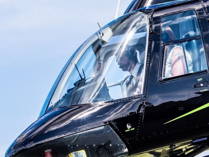 Fly with a Buzz helicopter and a souvenir photo for 2 people to 53 locations of your choice in the UK