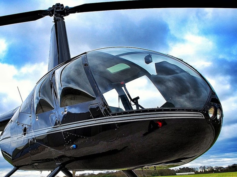Helicopter flight and champagne for 2 people in 48 locations of your choice in the UK