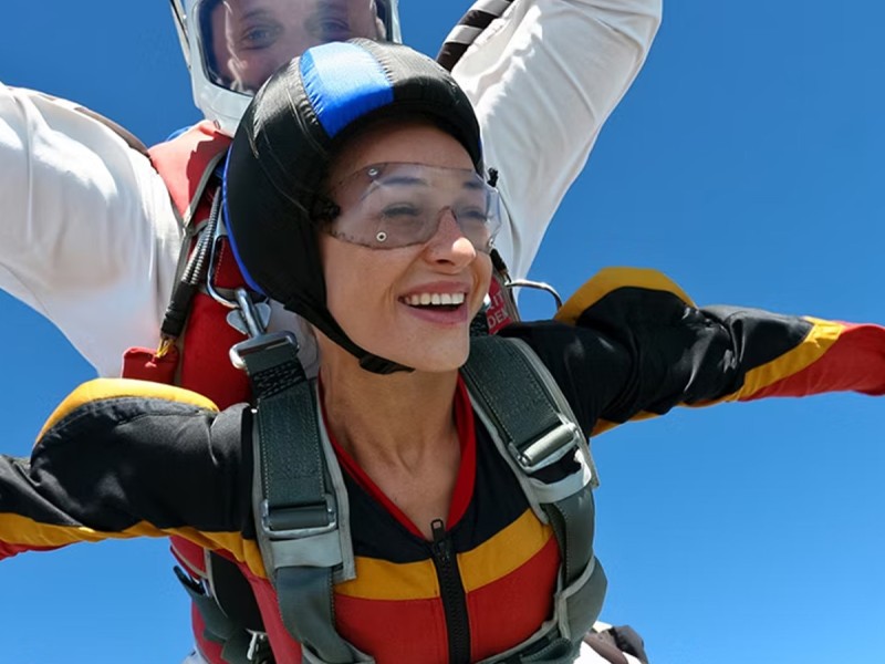 Tandem skydiving in 7 locations of your choice in the UK