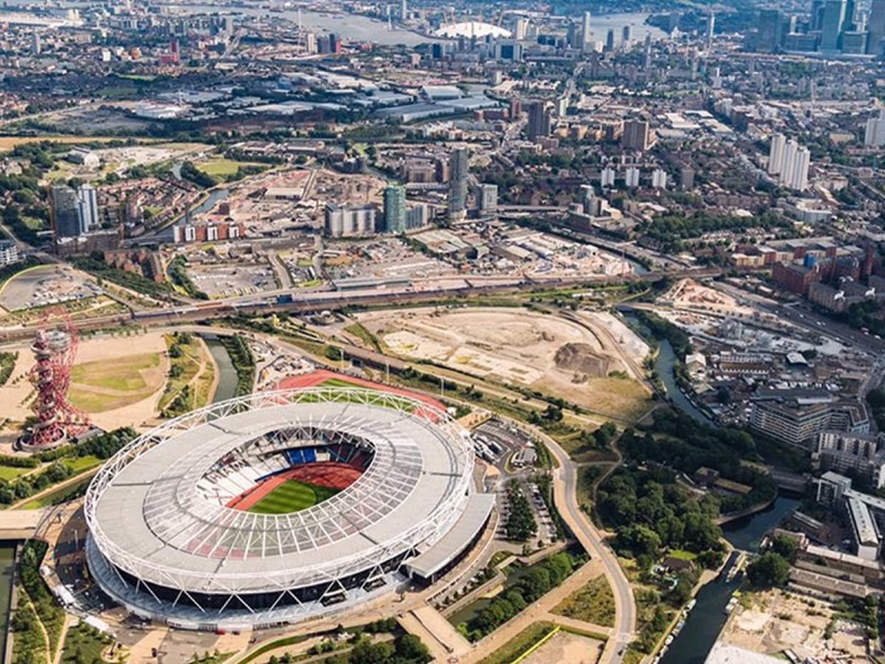 Vezi un stadion intr-un zbor cu elicopterul, pentru 2 persoane, in 11 locatii, la alegere, din UK