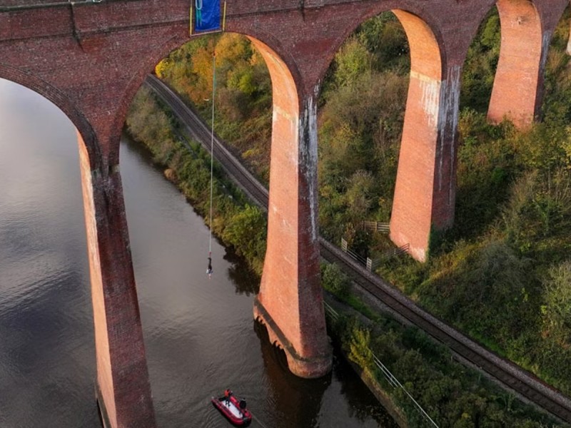 Bungee Jumping de pe pod, pentru doua persoane, in 11 locati, la alegere, din UK