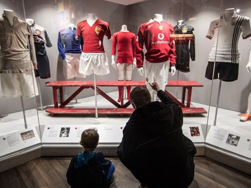 Manchester United stadium tour for a child and an adult in the UK