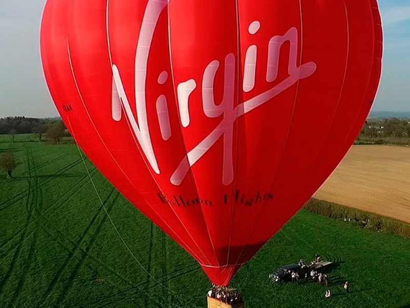 Zbor cu balonul cu aer cald Virgin si sampanie, pentru 2 persoane, in peste 100 de locatii, la alegere, din UK