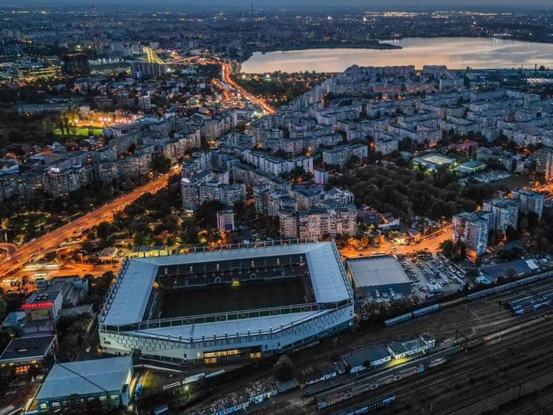 Player Escort - intra pe teren alaturi de jucatorii echipei Rapid, pe stadionul Giulesti