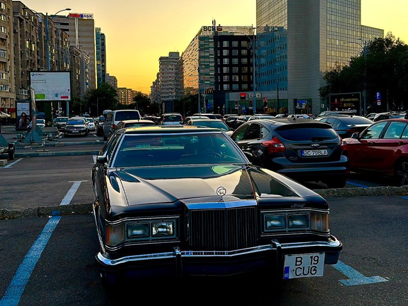 Plimbare cu un Mercury Cougar al anilor 70 si SPA, pentru 2 persoane, in Bucuresti