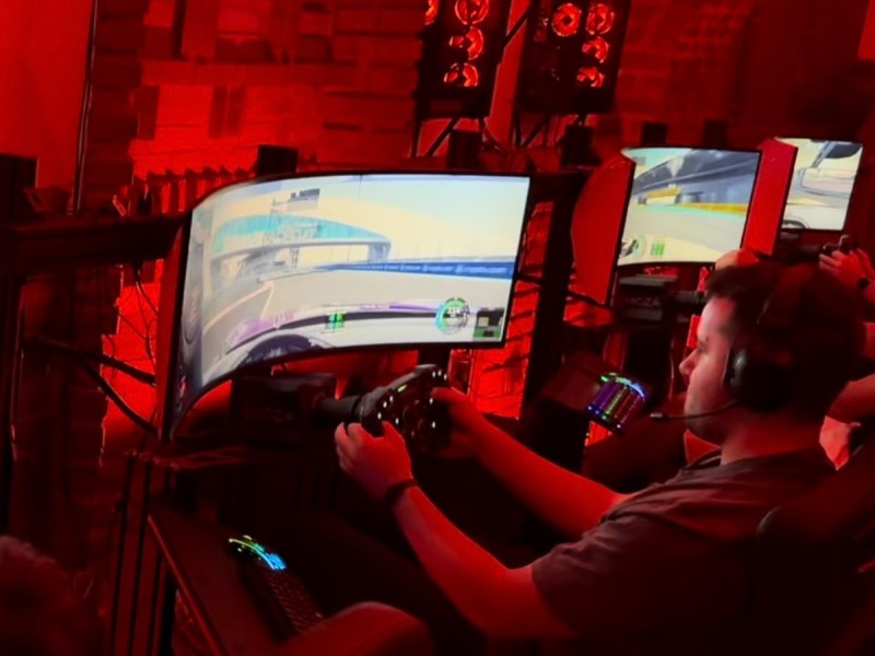 Powerful car racing simulator for groups in Bucharest