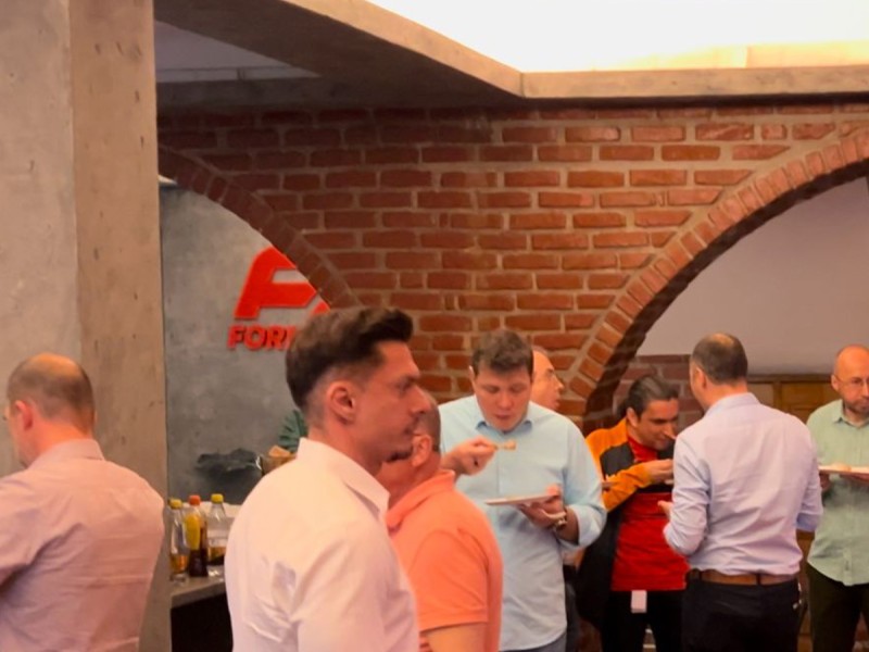 Powerful car racing simulator for groups in Bucharest
