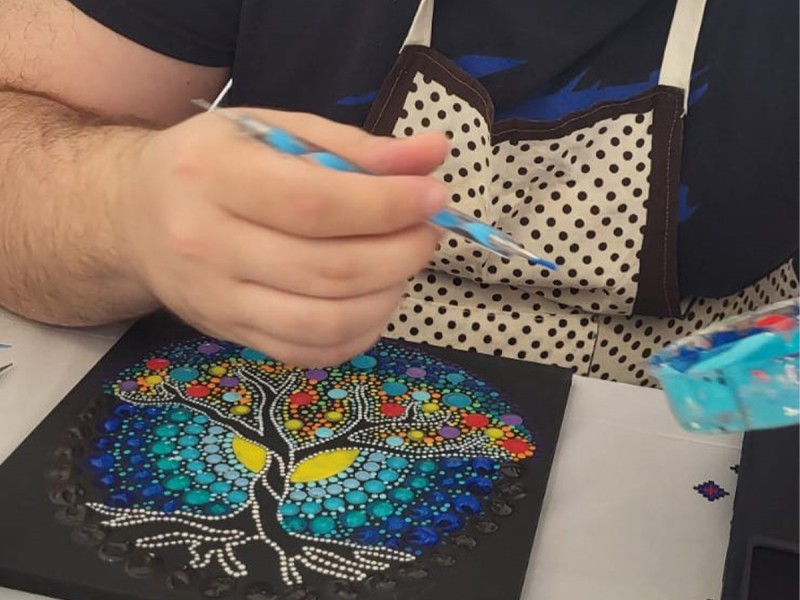 Art therapy workshop to create Mandalas in dots, in Bucharest