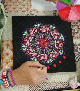 Art therapy workshop to create Mandalas in dots, in Bucharest