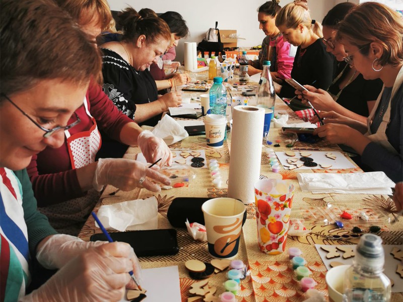 Atelier de pictura in Bucuresti - Mandale in puncte pe obiecte decorative