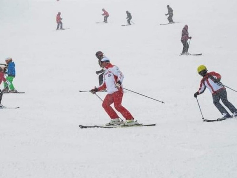 Ski lesson with family or friends