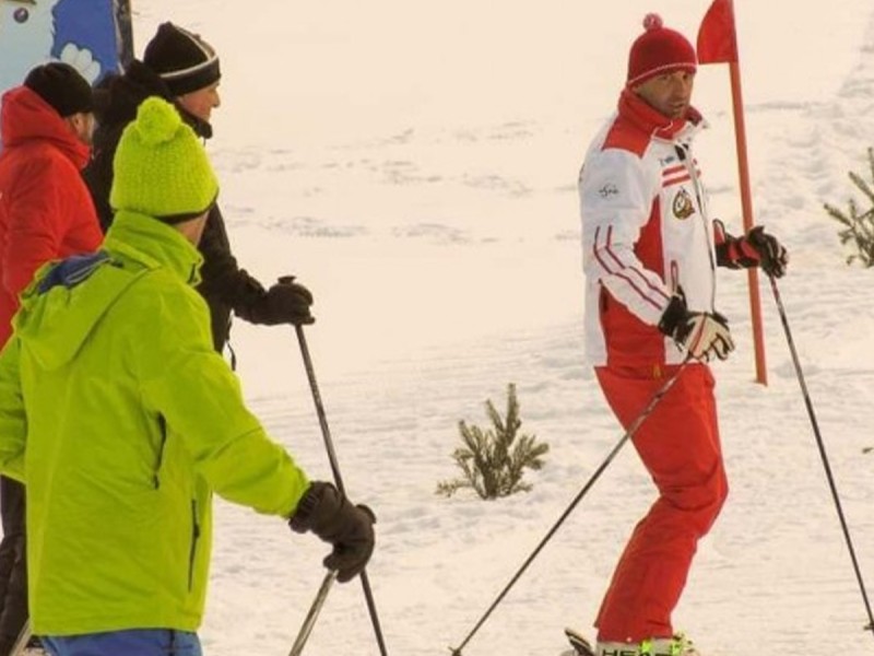 Ski lesson with family or friends