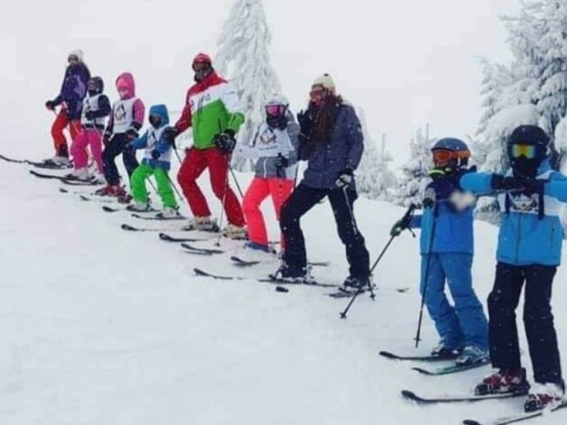 Ski lesson with family or friends