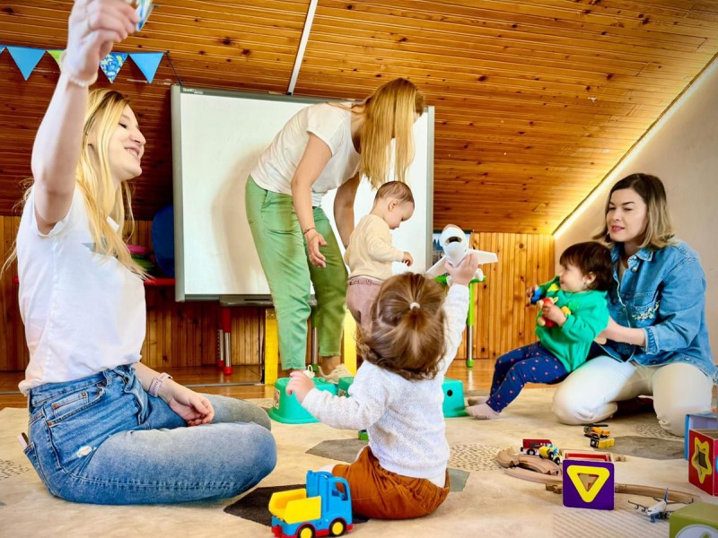 First step for connecting and communicating with your baby between 10 months and 1.5 years