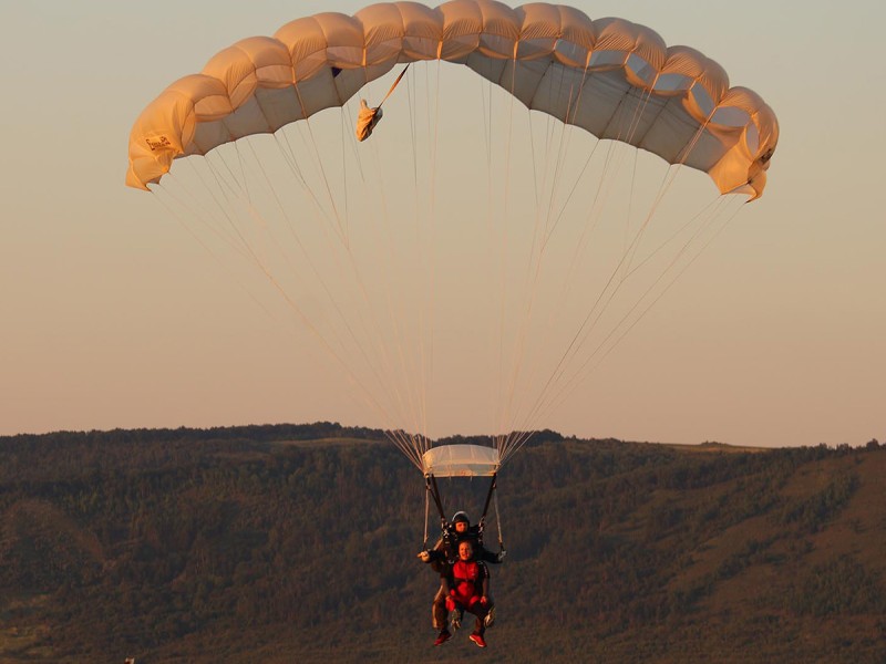 Salt cu parasuta in tandem, in Cluj