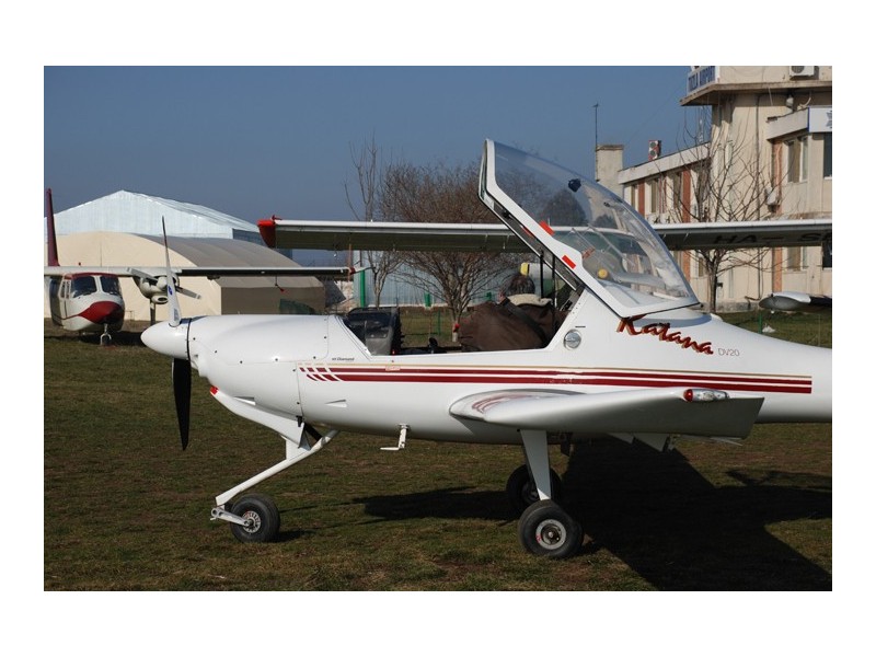 Fii pilot la înălțime la manșa unui Diamond 20 Katana