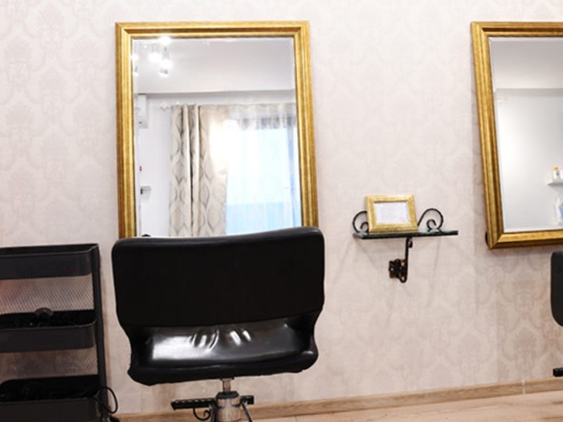 Reconditioning treatment with hyaluronic acid for damaged hair in Bucharest