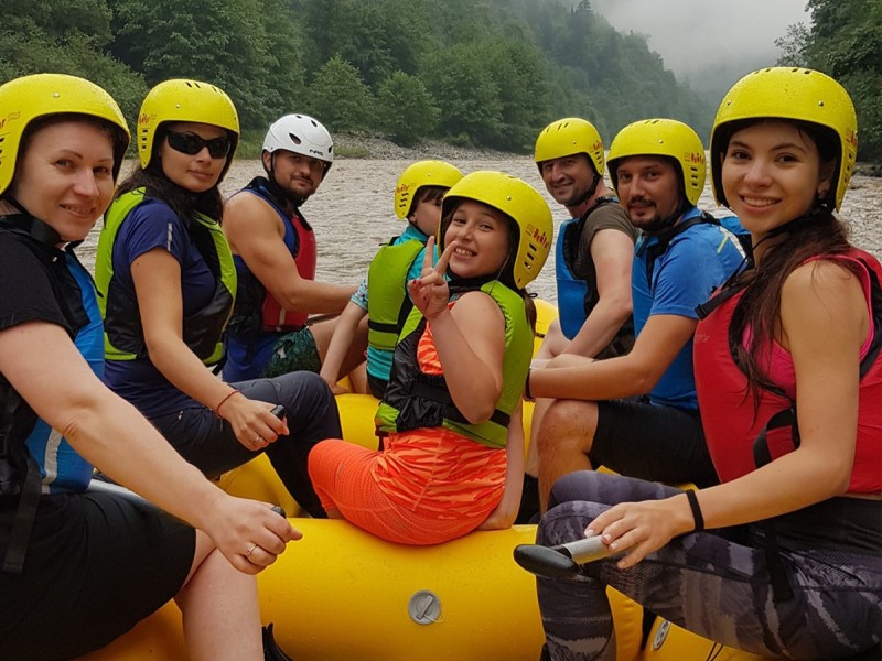 Vacanta de 3 nopti la Glamping in Bucovina, cu Mega Tiroliana, Rafting sau Caiac, Tir cu arma si Drumetie