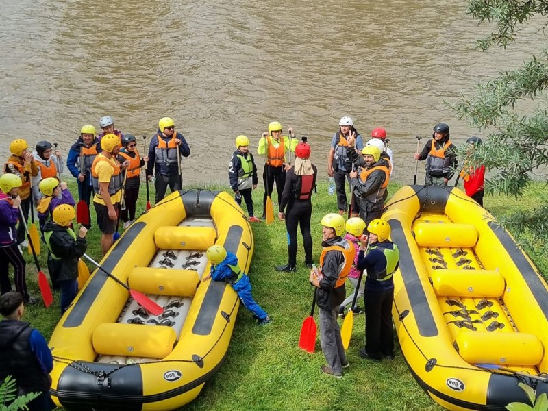 Vacanta de 3 nopti la Glamping in Bucovina, cu Mega Tiroliana, Rafting sau Caiac, Tir cu arma si Drumetie