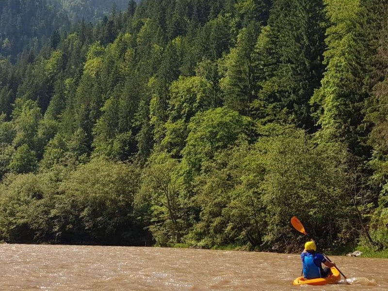 Vacanta de 3 nopti la Glamping in Bucovina, cu Mega Tiroliana, Rafting sau Caiac, Tir cu arma si Drumetie