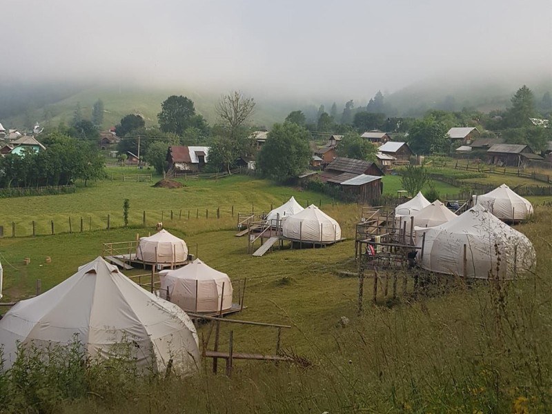 Vacanta de 3 nopti la Glamping in Bucovina, cu Mega Tiroliana, Rafting sau Caiac, Tir cu arma si Drumetie