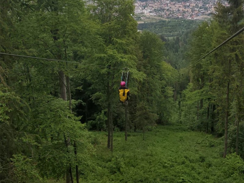 Vacanta de 3 nopti la Glamping in Bucovina, cu Mega Tiroliana, Rafting sau Caiac, Tir cu arma si Drumetie