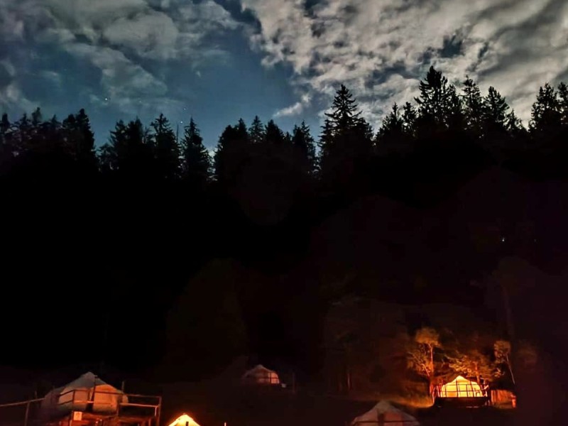 Vacanta de 3 nopti la Glamping in Bucovina, cu Mega Tiroliana, Rafting sau Caiac, Tir cu arma si Drumetie