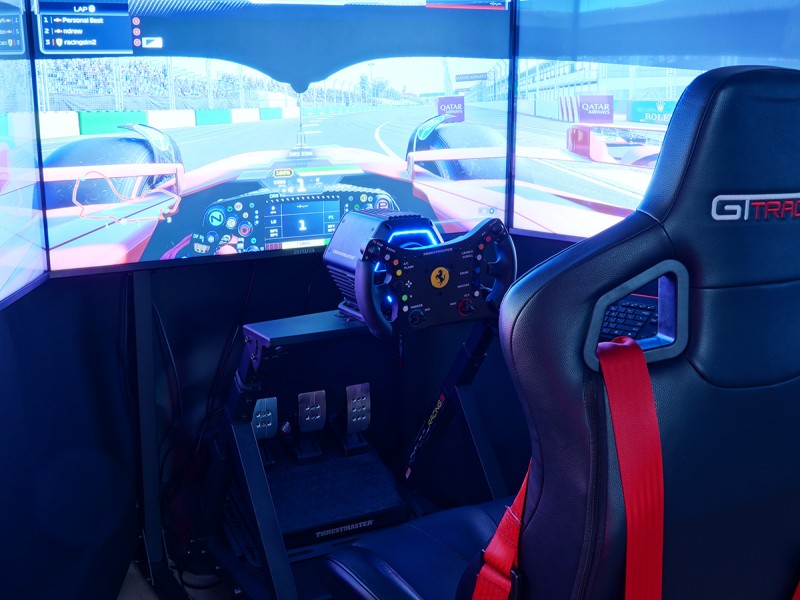 Simulator de curse cu masini, in Cluj - Adrenalina in doi!