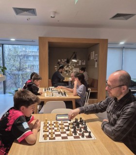 Be part of a chess community for 2 months, in Bucharest