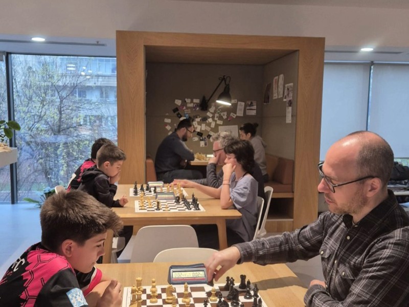The training routine of a semi-professional chess player, in Bucharest