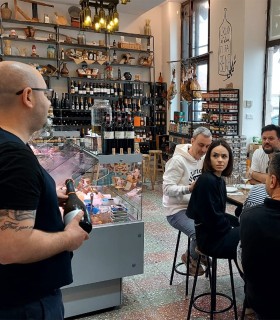 Turul Sibiului cu un ghid local si degustare de vin, pentru 10 persoane