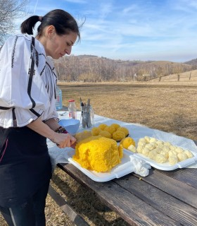 Drumetie pe langa satele din Marginimea Sibiului cu masa servita la localnici, pentru 8 persoane