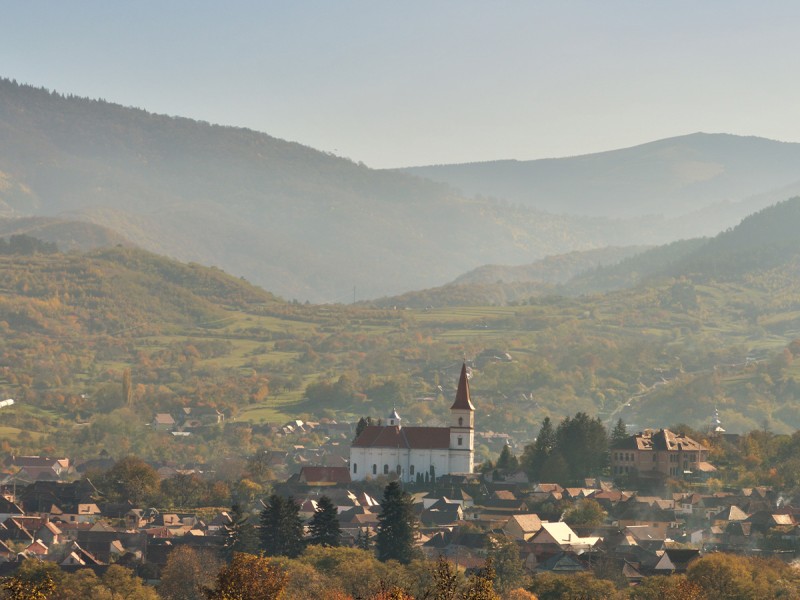 Drumetie pe langa satele din Marginimea Sibiului cu masa servita la localnici, pentru 8 persoane