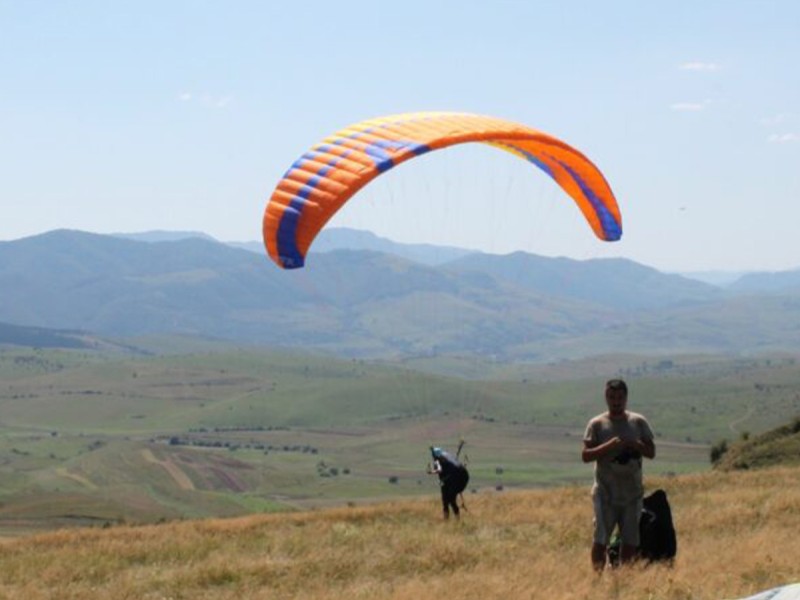 Invata sa fii pilot de parapanta si traieste senzatia zborului in tandem