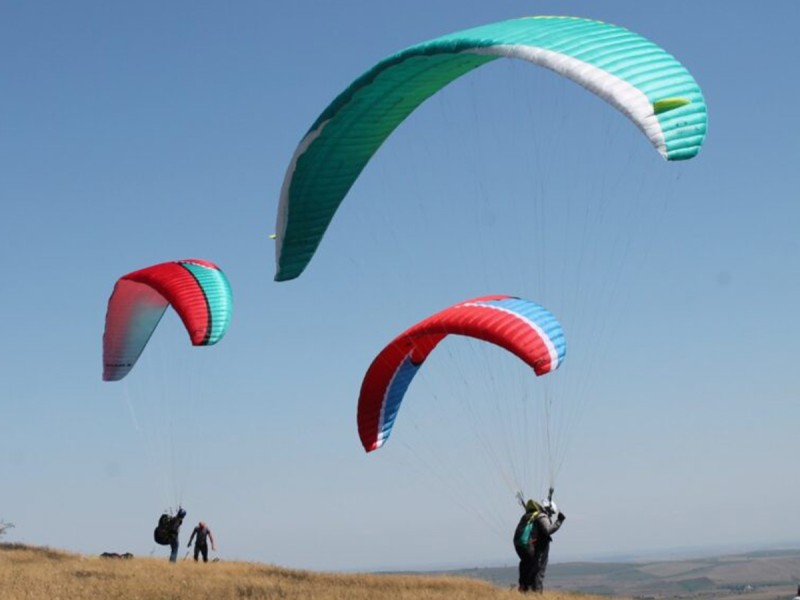 Invata sa fii pilot de parapanta si traieste senzatia zborului in tandem