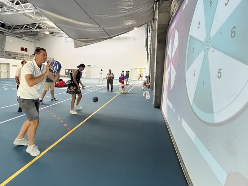 Be part of the Play Wall magic with your friends!