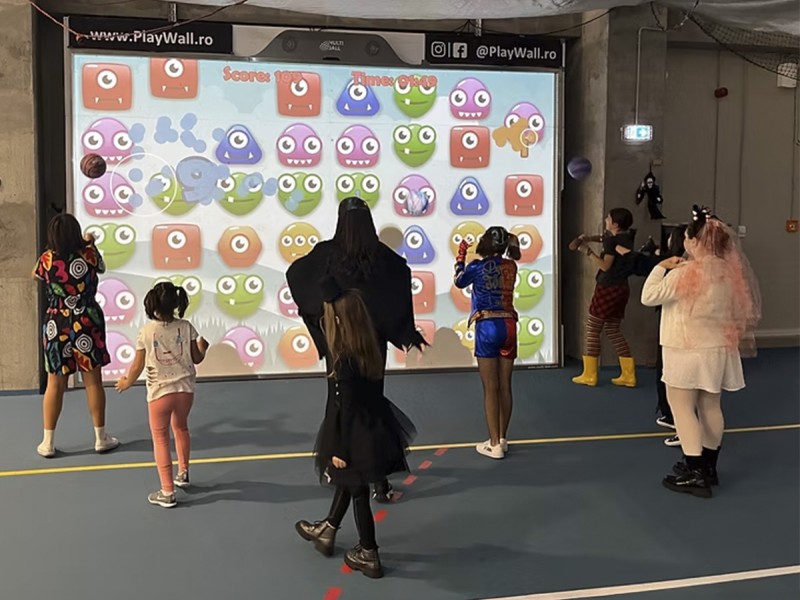 Petrecere de neuitat pentru copii la Play Wall