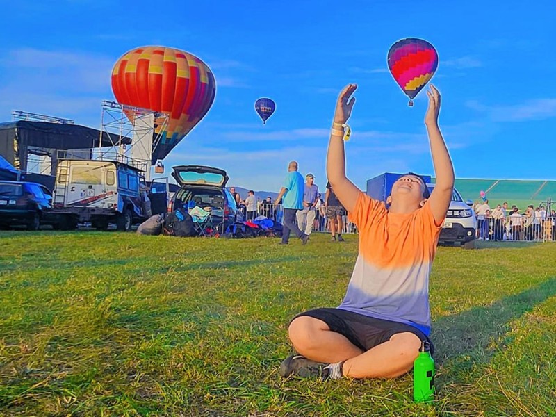Rasaritul perfect vazut dintr-un balon cu aer cald in Mures