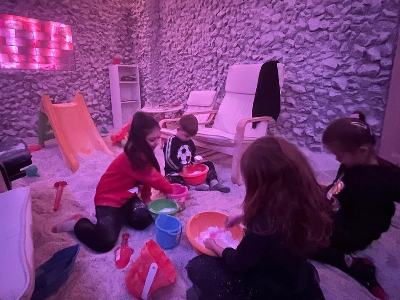 Relaxation and halotherapy in a salt cave in Bucharest