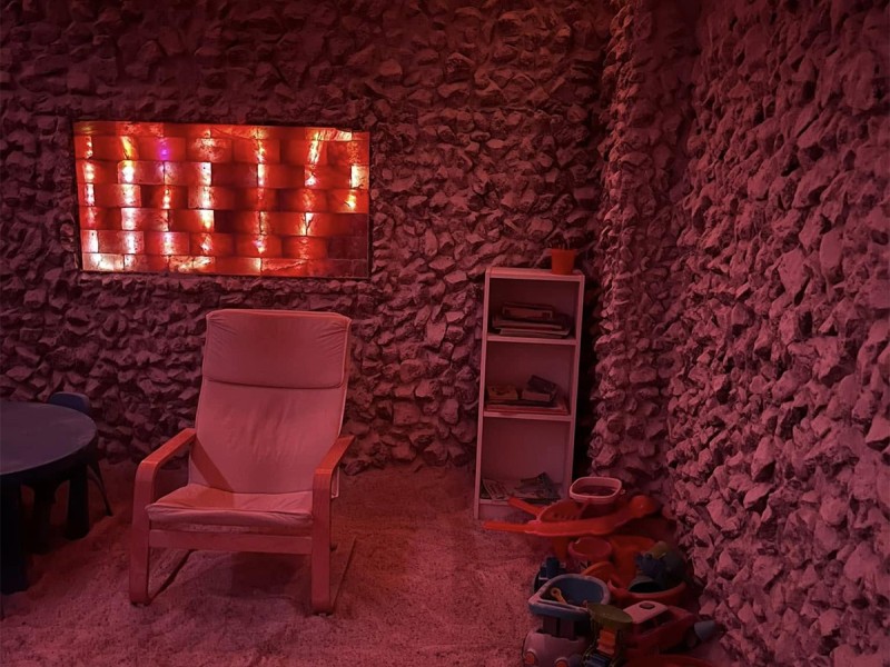 Relaxation and halotherapy in a salt cave in Bucharest