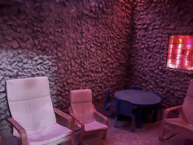 Relaxation and halotherapy in a salt cave in Bucharest