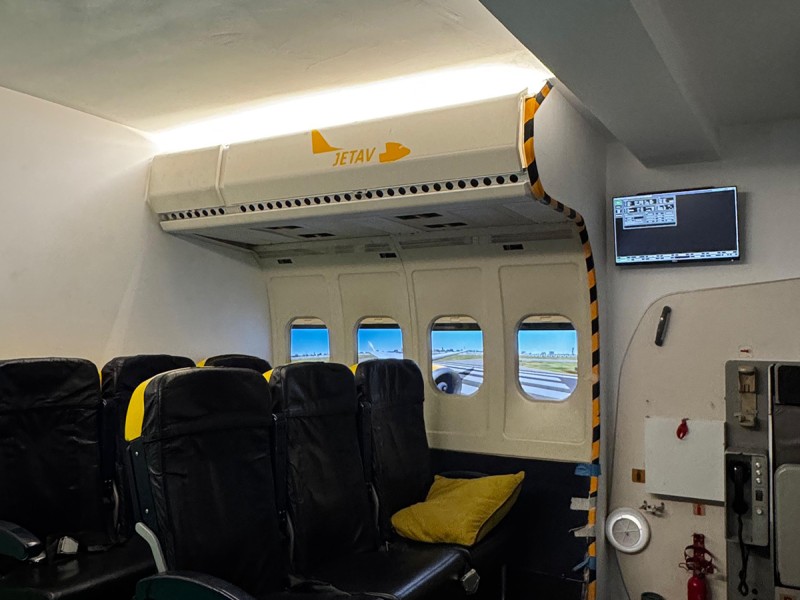 Simulator de zbor - Fii pilot de avion pentru o ora, la mansa unui B737-800 New Generation