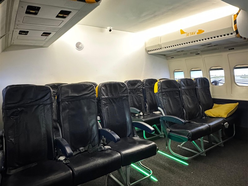 Simulator de zbor - Fii pilot de avion pentru o ora, la mansa unui B737-800 New Generation