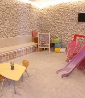 Sensory art workshop with salt for children in Bucharest