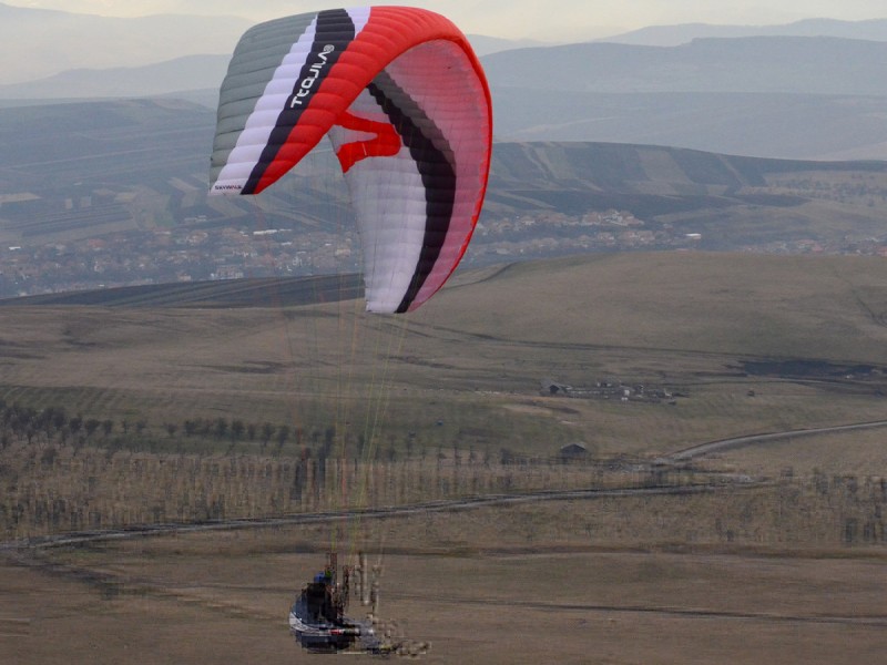 Zbor cu parapanta in tandem sau instruire pentru zbor individual in Sibiu