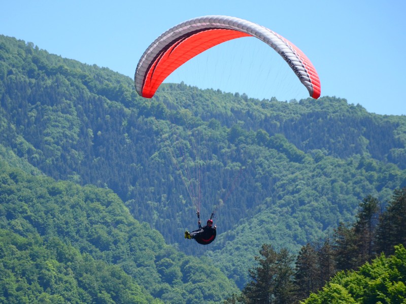 Zbor cu parapanta in tandem sau instruire pentru zbor individual in Sibiu