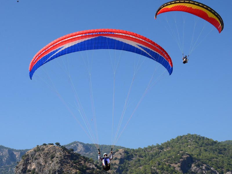 Zbor cu parapanta in tandem sau instruire pentru zbor individual in Sibiu